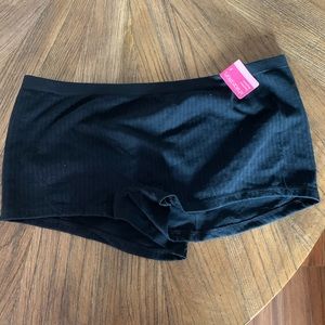 Black seamless boy shorts